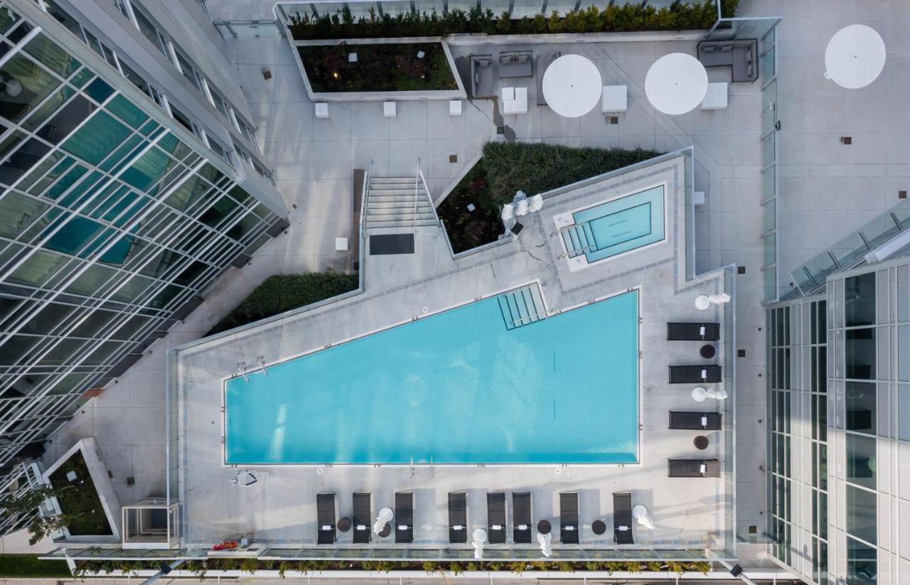 ריצ'מונד Versante Hotel מראה חיצוני תמונה Aerial view of the rooftop pool