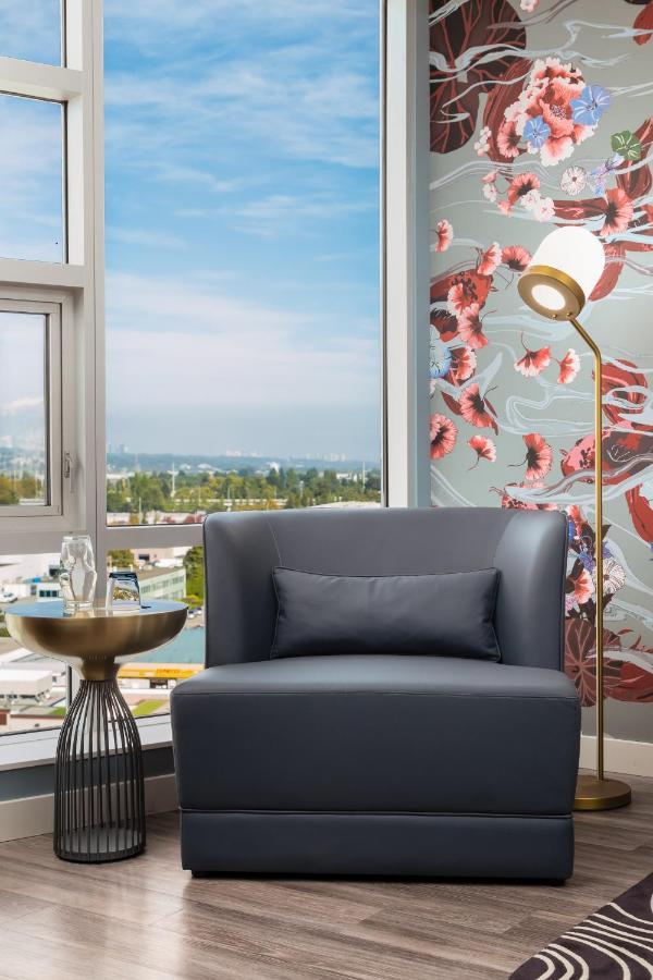 ריצ'מונד Versante Hotel מראה חיצוני תמונה A floor lamp