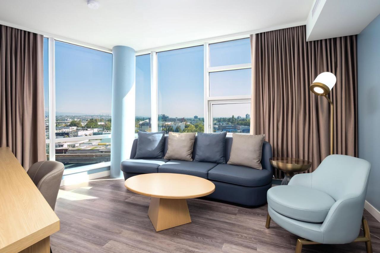 ריצ'מונד Versante Hotel מראה חיצוני תמונה A living room in a typical apartment at The Standard