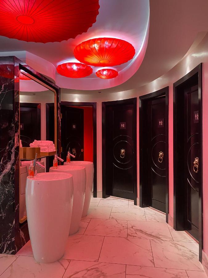 ריצ'מונד Versante Hotel מראה חיצוני תמונה The bathroom at the Mandarin Oriental, London