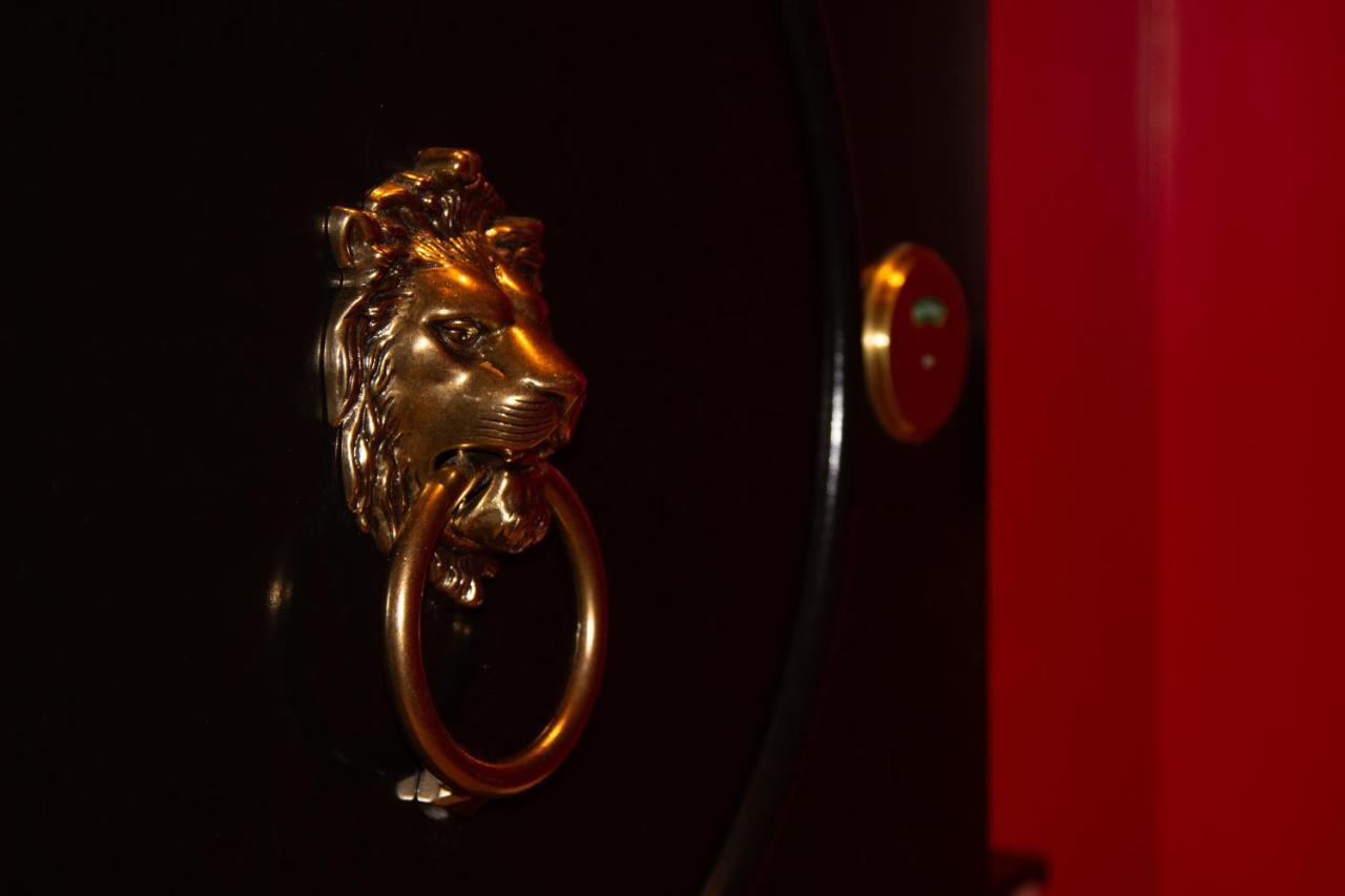 ריצ'מונד Versante Hotel מראה חיצוני תמונה Lion's head door knocker